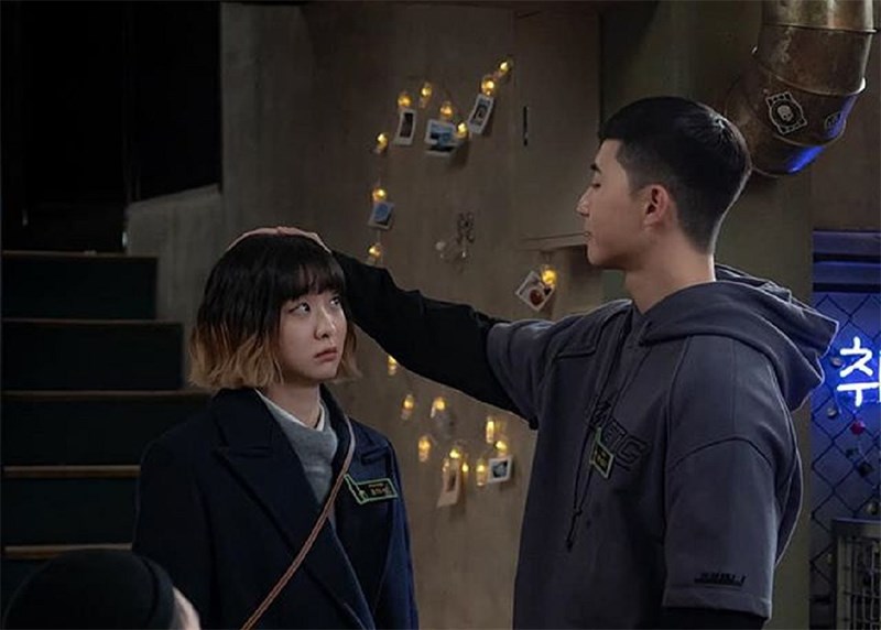 Park Sae-royi và Yi-seo