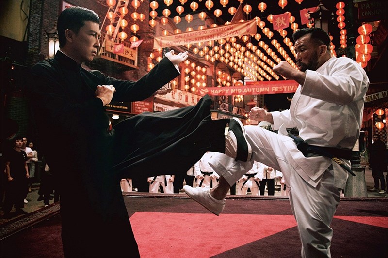 Diệp Vấn trong một trận đấu với cao thủ Karate ở Mỹ