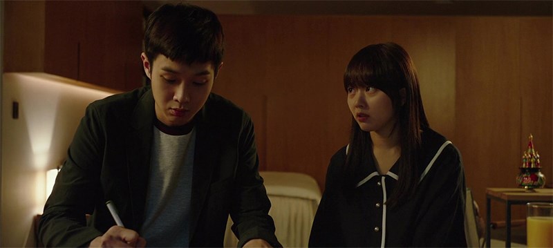 Ki-woo trở thành gia sư cho con gái nhà họ Park giàu có