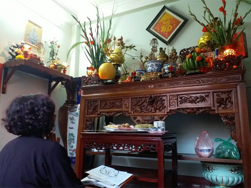 Làm lễ khấn gia tiên ngày đầu năm