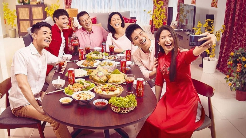 Tất niên là dịp để sum vầy, đoàn viên bên những người thân yêu