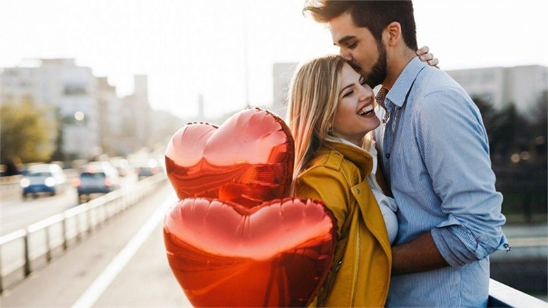 Yêu nhau một phút cũng đànhMiễn là phút ấy chân thành yêu nhau.