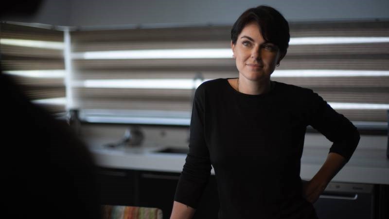 Kate - vợ của Brad Paxton