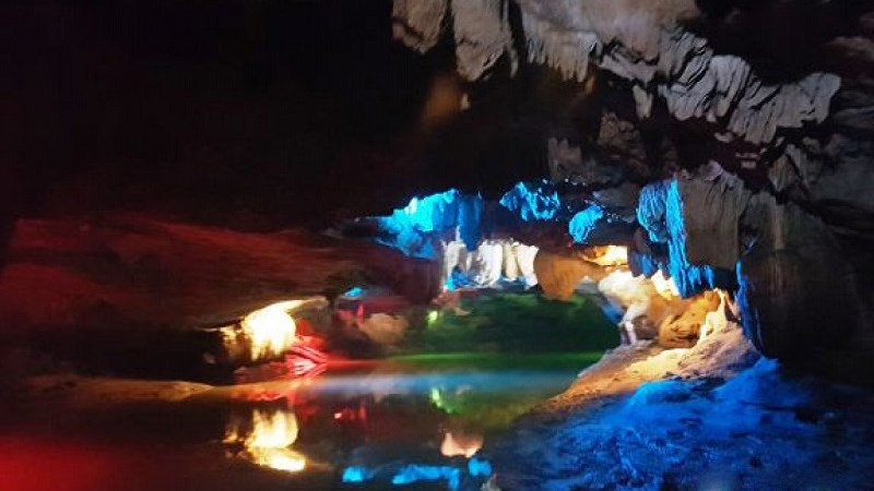 Bên trong động Thiên Hà