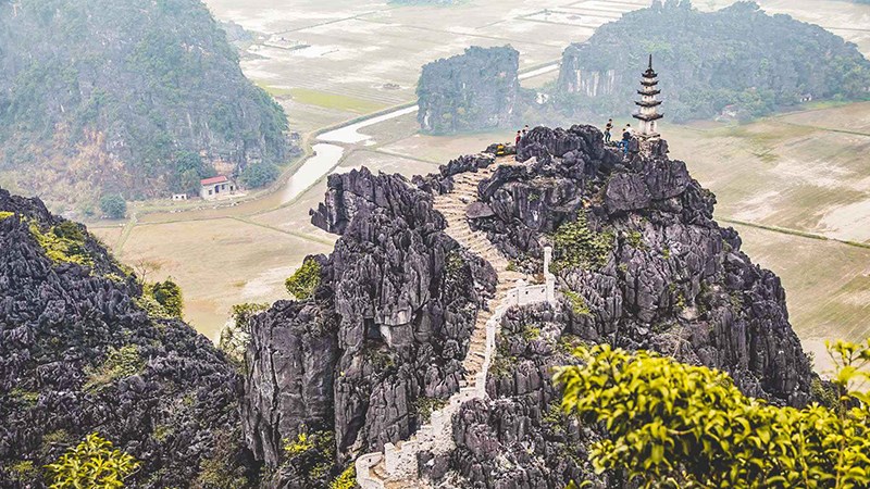 Đường lên đỉnh núi Múa như "Vạn Lý Trường Thành"