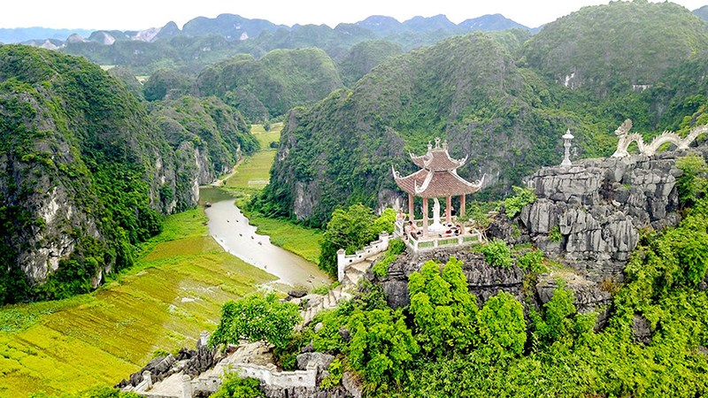 Hang Múa nhìn từ trên cao