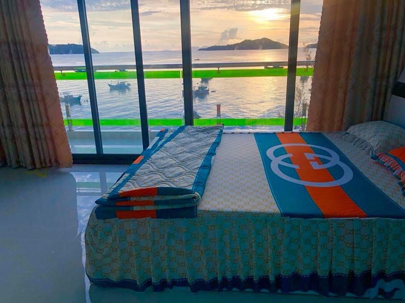 Phòng ngủ view biển của Khang Vy Hotel 