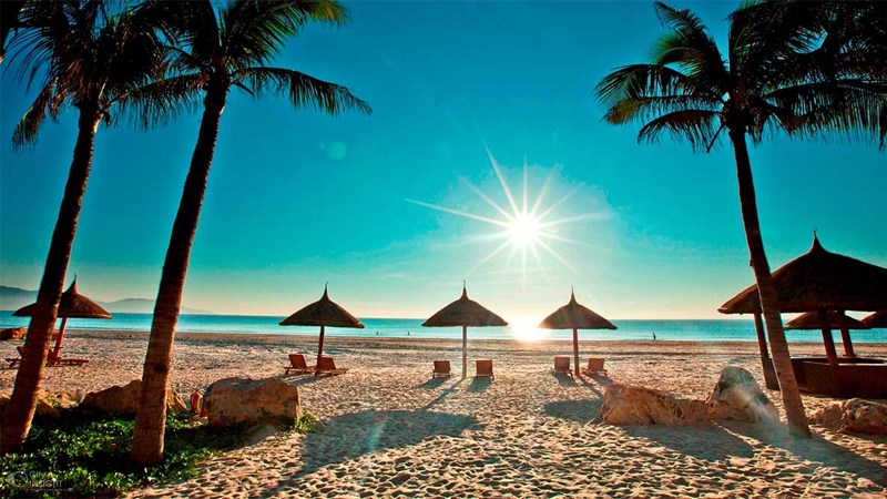 Khám phá các bãi biển đầy thơ mộng