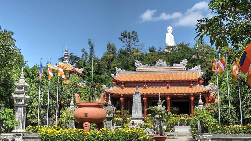 Tham quan chùa Long Sơn - thánh địa tâm linh nổi tiếng tại Nha Trang