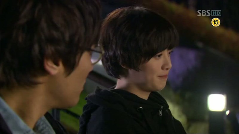 Hong Jae Yi (Choi Daniel) và Go Eun Bi ( Goo Hye Sun)
