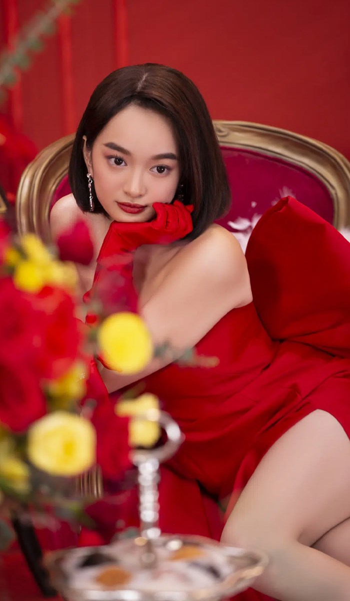 &nbsp;Vẻ đẹp quyến rũ của Kaity trong Gái Già Lắm Chiêu 5