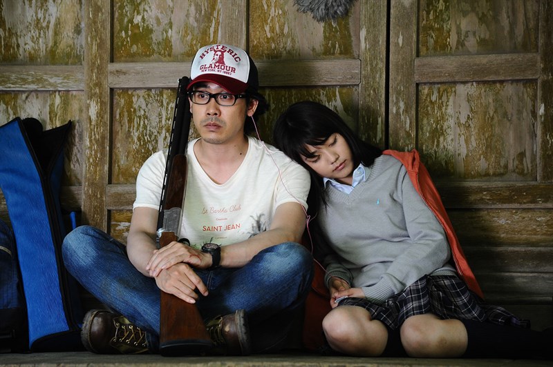 Hayakari Hiromi (bên phải) và Suzuki Hideo (bên trái)