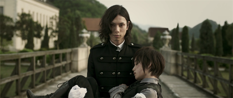Kiyoharu (phía trước) và Sebastian (phía sau)