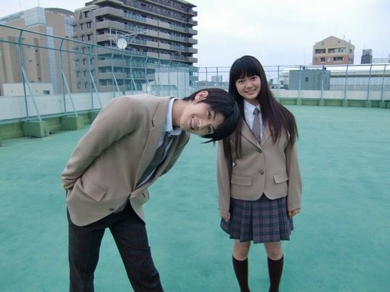 Shota Kazehaya (bên trái) và Sawako Kuronuma (bên phải)