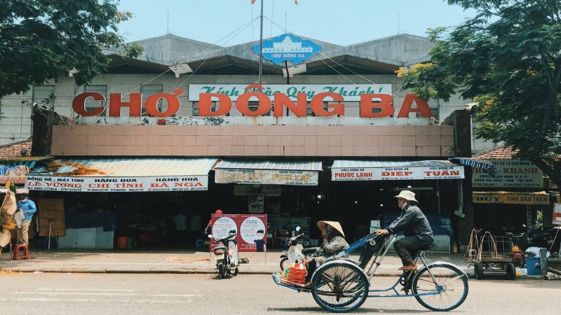 Cổng chợ Đông Ba