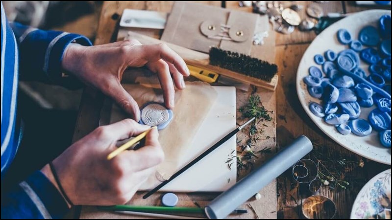 Handmade là một thuật ngữ được sử dụng cho các sản phẩm được làm bằng tay hoàn toàn