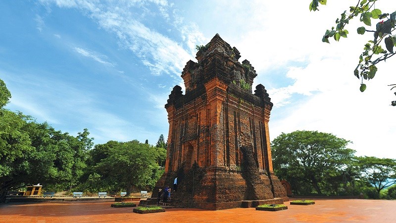 Toàn cảnh tháp Nhạn