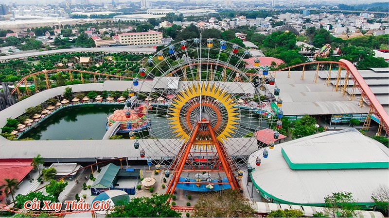 Cối xoay thần gió - Trò chơi ngắm được toàn cảnh công viên Suối Tiên