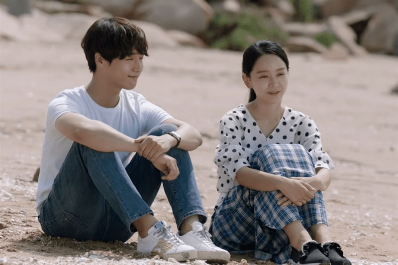 Shin Hye Sun (bên phải) và Yang Se Jong (bên trái)