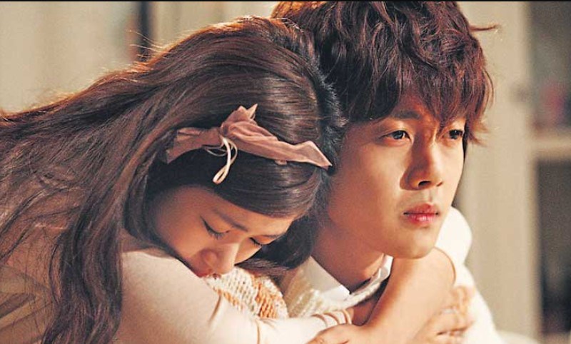 Kim Hyun Joong (bên phải) Jung So Min (bên trái)