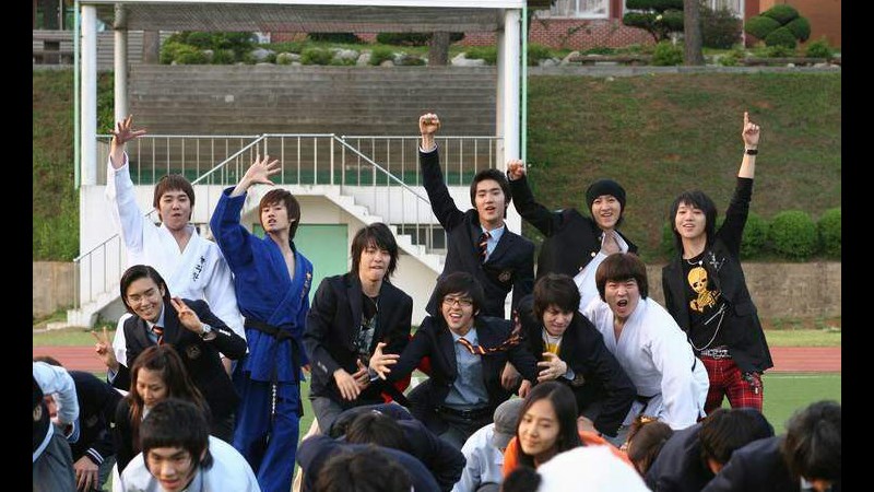Các thành phim nhóm Super Junior cùng với Siwon trong phim Tấn Công Trai Đẹp