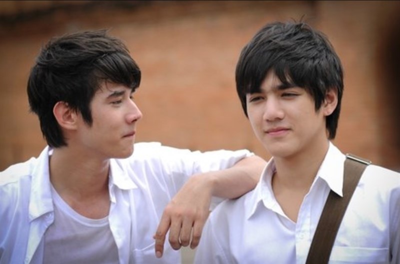 Song (bên phải) và Gun (bên trái)