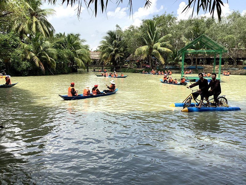 Các trò chơi dưới nước - Khu du lịch Lan Vương