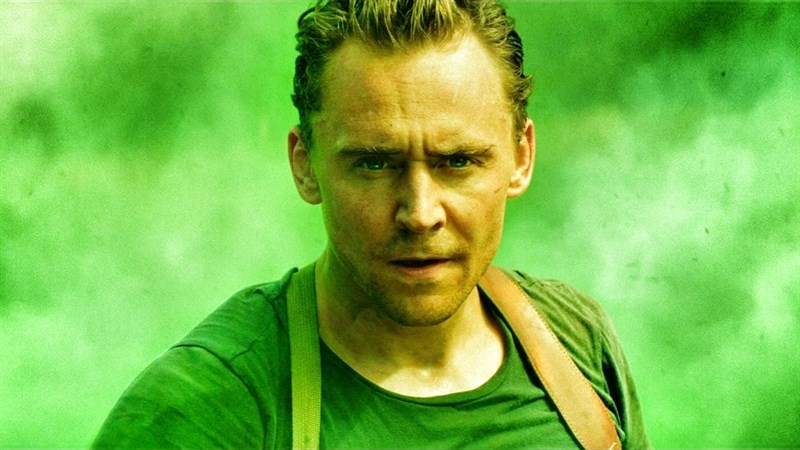 Tom Hiddleston trong vai diễn James Conrad