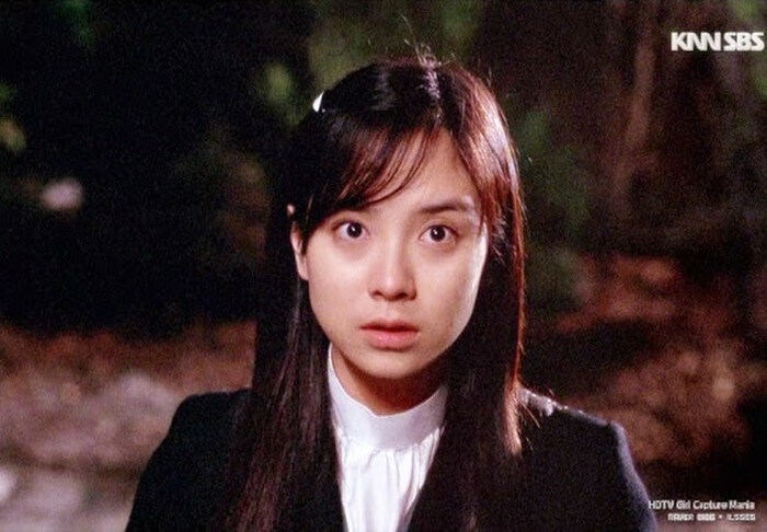 Song Ji Hyo trong vai cô nữ sinh hiểm độc