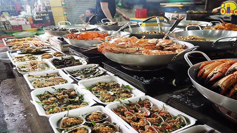 Bạn cũng có thể nhờ những người bán chế biến giúp thành những món ăn ngon