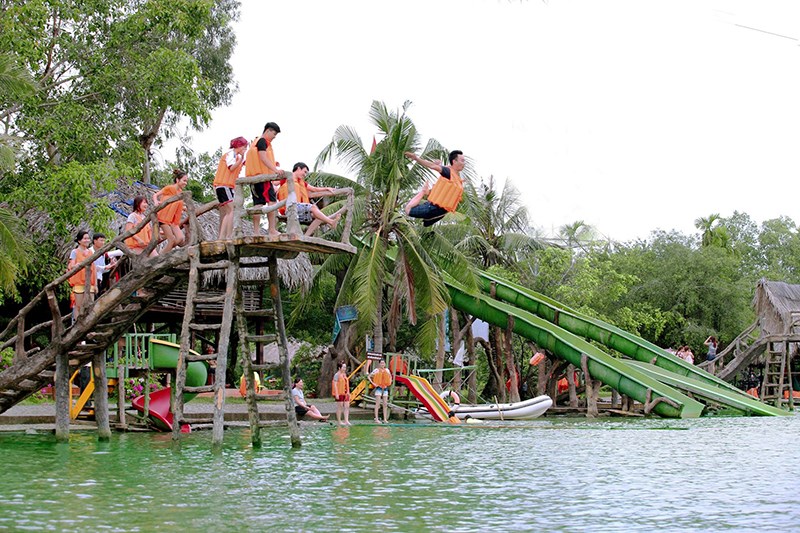 Vui chơi tại khu du lịch Bò Cạp Vàng