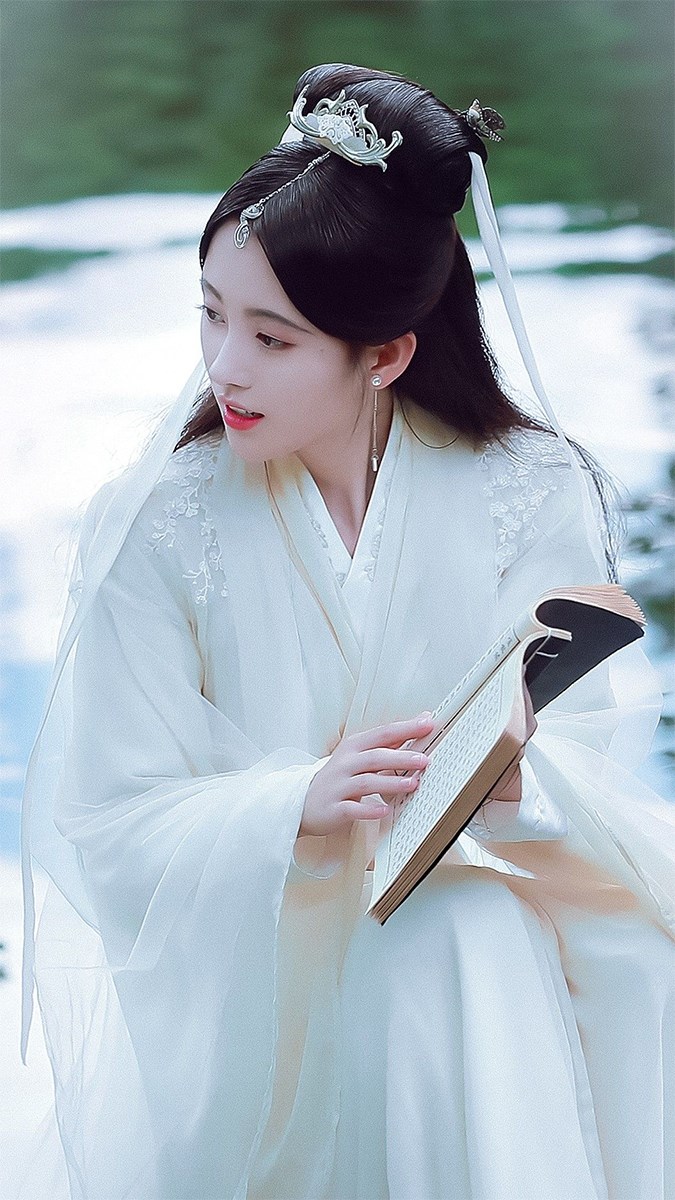 Cúc Tịnh Y trong vai Bạch Tố Trinh