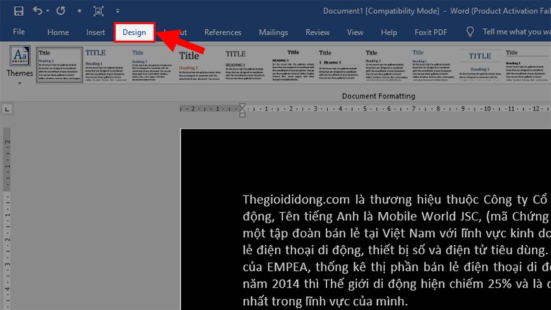Nhấp chuột vào trang Word có background màu > Chọn thẻ Design