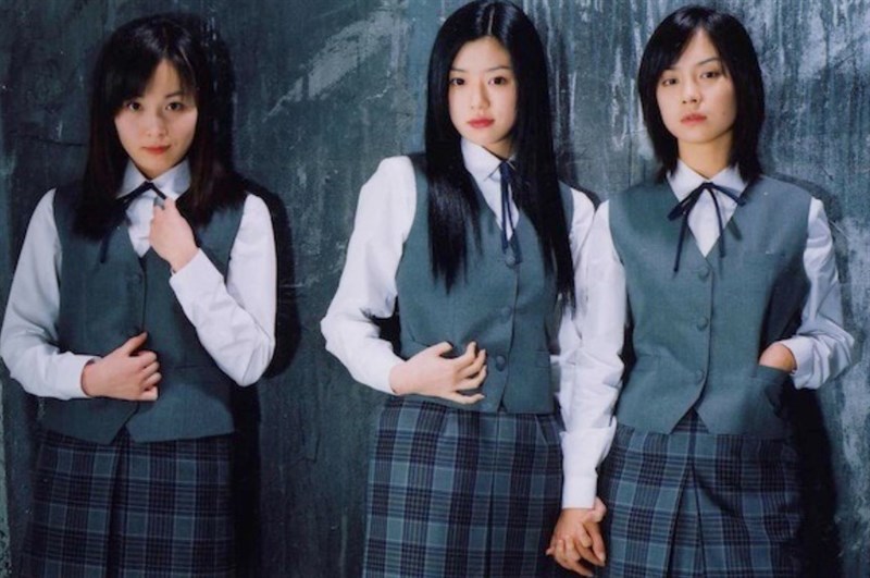 Yun Jin-sung (ngoài cùng bên phải) và Kim So-hee (ở giữa)