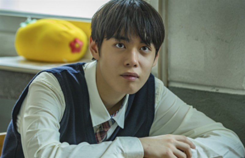 Nam sinh mang số 11 Boo Young Seok 