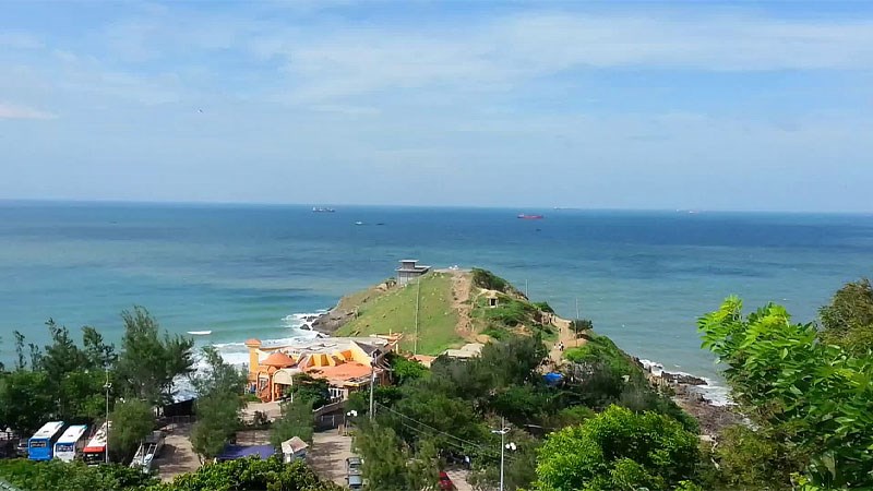 Mũi Nghinh Phong nhìn từ xa