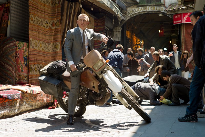 Bond (Daniel Craig)