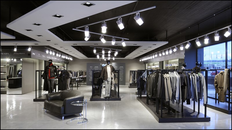 cửa hàng này còn có cả cửa hàng thông thường và cửa hàng chuyên bán đồ outlet. cửa hàng này còn có cả cửa hàng thông thường và cửa hàng chuyên bán đồ outlet.