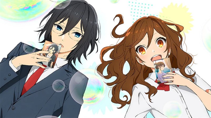 Miyamura Izumi (bê trái) và Kyoko Hori (bên phải)