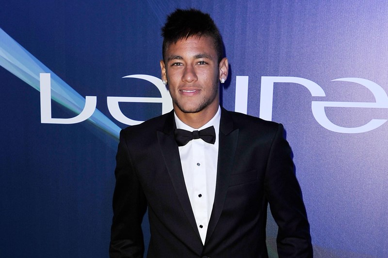 Neymar lịch lãm khi diện vest