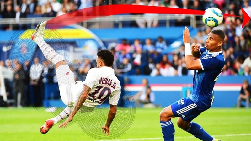 Neymar thực hiện cú đá xe đạp chổng ngược