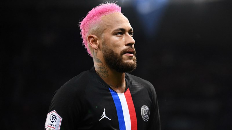 Neymar với mái tóc nổi bật