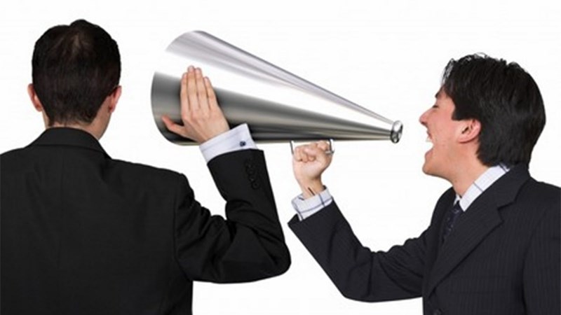 Không thích giao tiếp, ít bạn bè và không được mọi người chú ý đến