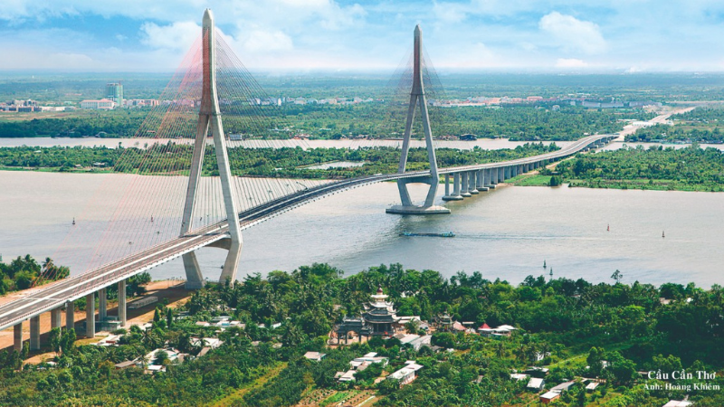 Cầu Cần Thơ nối liền hai bên bờ sông Hậu