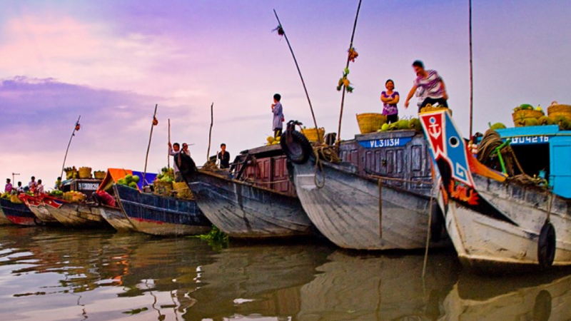 Những chiếc ghe không chỉ là phương tiện di chuyển mà còn là nơi cư ngụ của một số gia đình Miền Tây