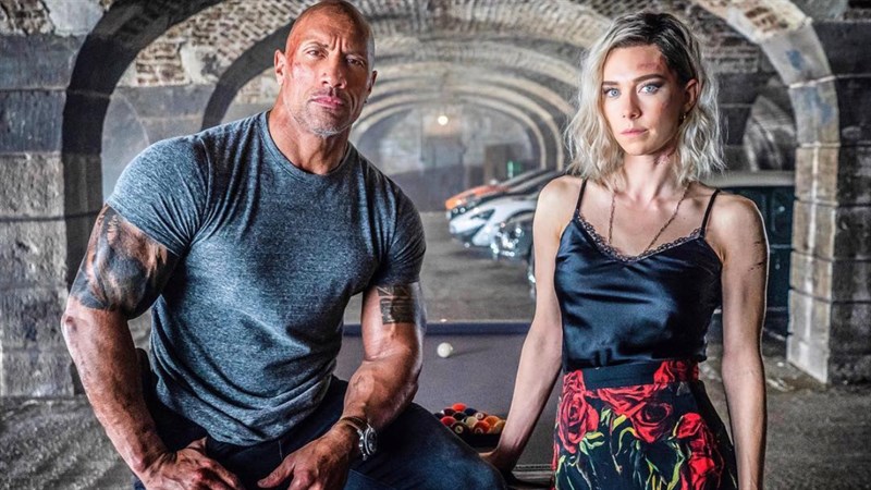 Luke Hobbs (bên trái) và Vanessa Kirby (bên phải) Luke Hobbs (bên trái) và Hattie Shaw (bên phải)