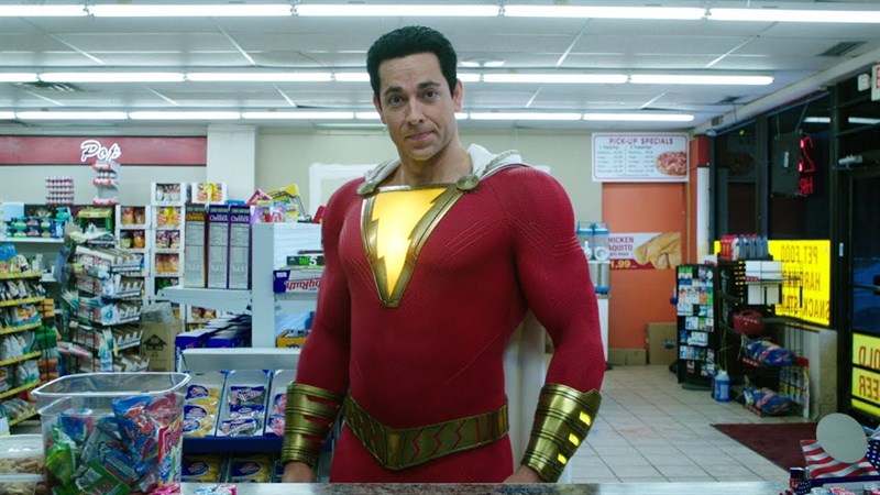 Nam diễn viên Zachary Levi trong vai Shazam