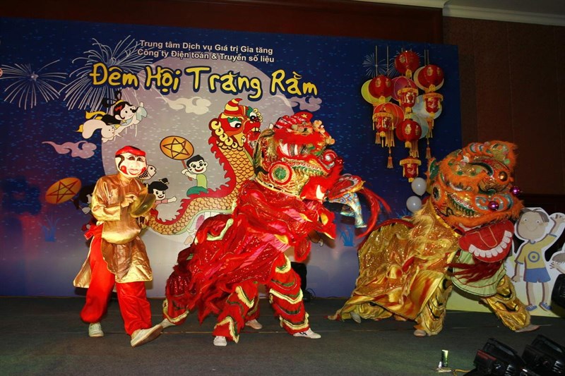 Các chú lân dễ thương, nhiều màu sắc