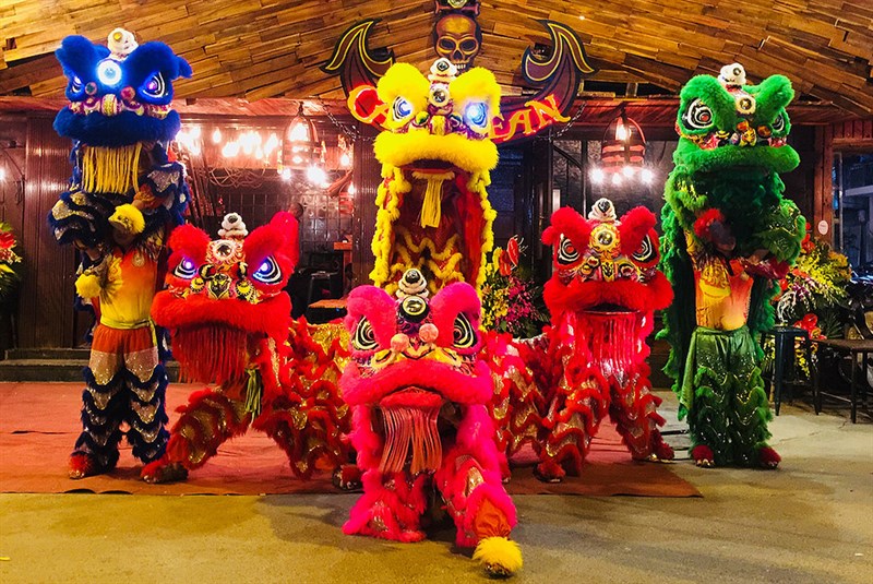 Ảnh múa lân sôi động đêm trung thu