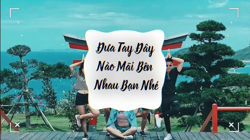 Đưa tay đây nào, mãi bên nhau bạn nhớ!